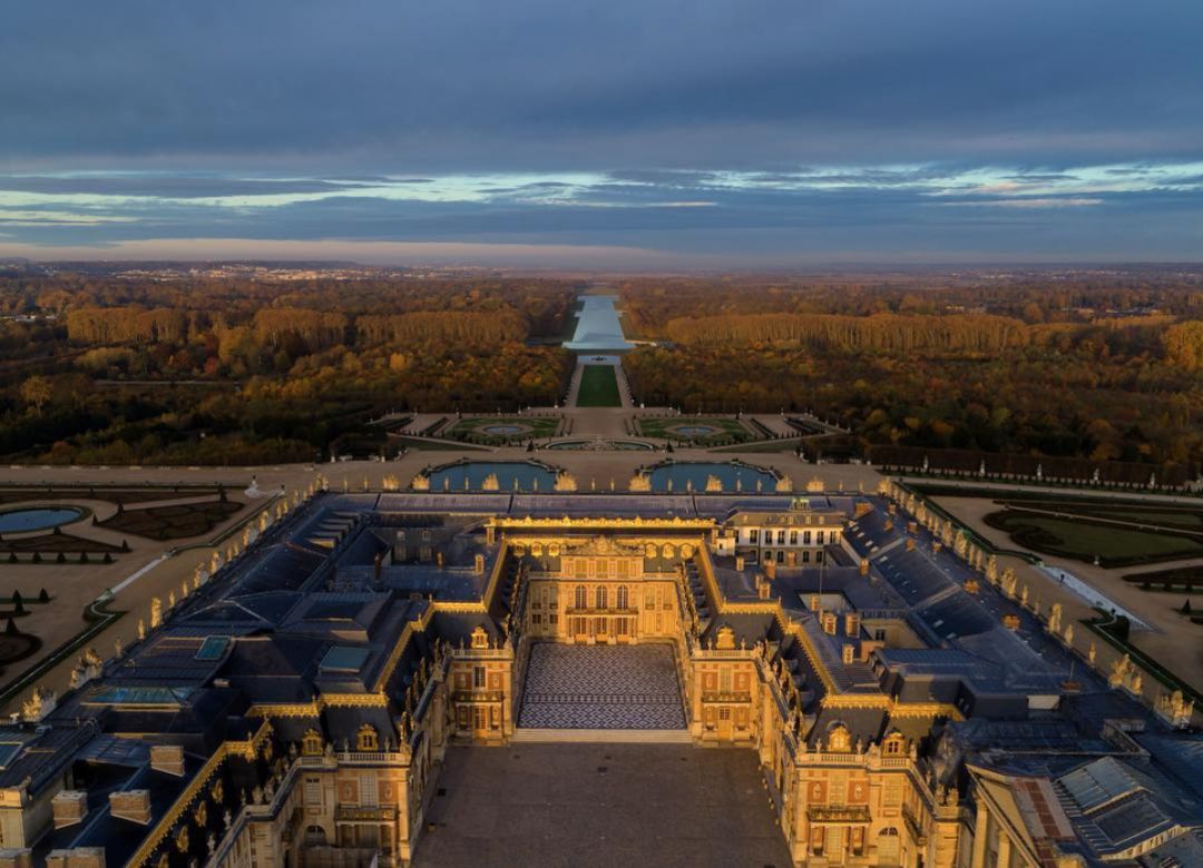 teau de versailles)是巴黎著名的宫殿之一,也是世界五大宫殿之一