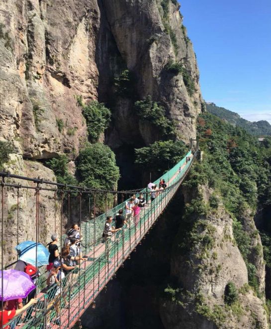 雁荡山玻璃栈道(图片源自网络)