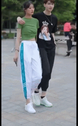 她这10亿怕是只拿来做营销了....