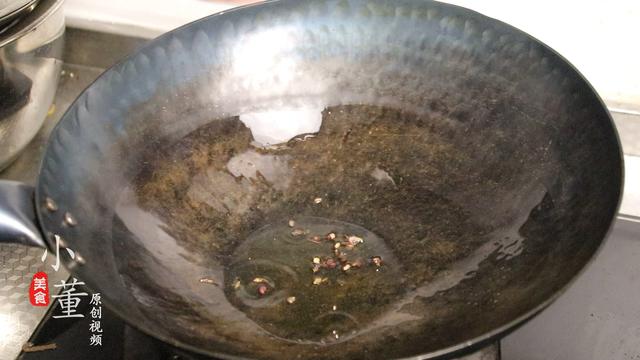 1把韭菜,1块鸭血,多加这一步,鸭血不会散块,营养鲜嫩还清肠