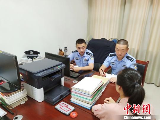 湖北一女子轻信男网友“玩博彩”输掉40余万元