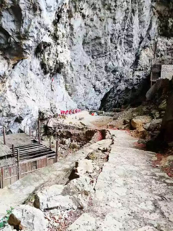 云南游3--峰岩洞《天下第一奇村》