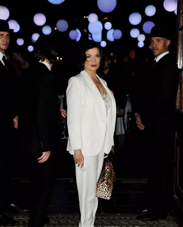 bianca jagger:夜店里蹦迪的时髦女郎,其实是个伟大的