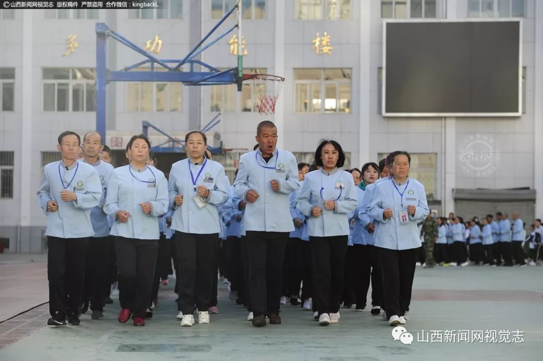 五月的吕梁,天很早就亮了,吕梁卫校的操场上,学生们排着整齐的队伍