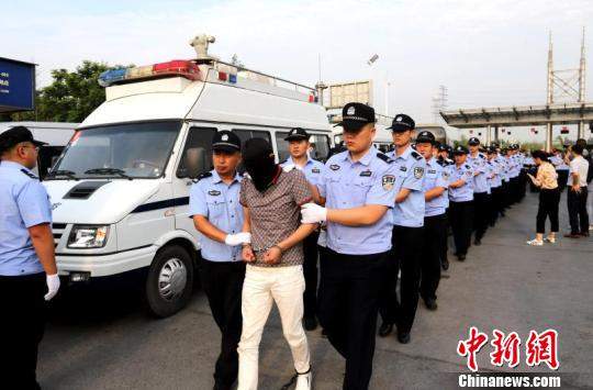 郑州警方打掉一特大诈骗犯罪团伙 61名嫌犯落网