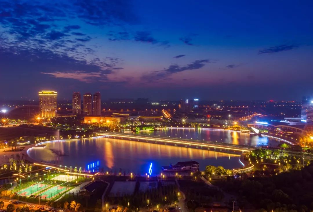 师姑塔 图源网络/ 因为西区繁华 扬州的繁华从西区开始, 京华城夜景