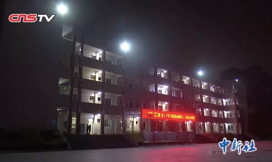 不到40秒全撤离!地震时,13岁女孩逆行救了一层楼的同学
