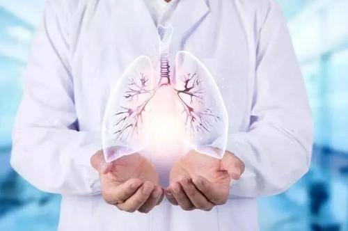 南京教师肺结核感染4儿童，健康证超期近一年，公司曾33亿元卖身