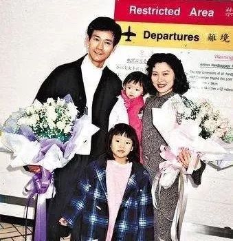 三任太太,四个女儿,一辈子活在女人堆里的郑少秋幸福吗?