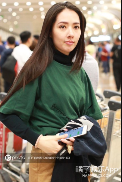 全程用手捂肚子，这次是真的怀了吧？