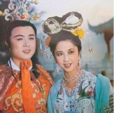 66岁女儿国国王朱琳结婚多年无子，身材优雅丝毫不像老年人
