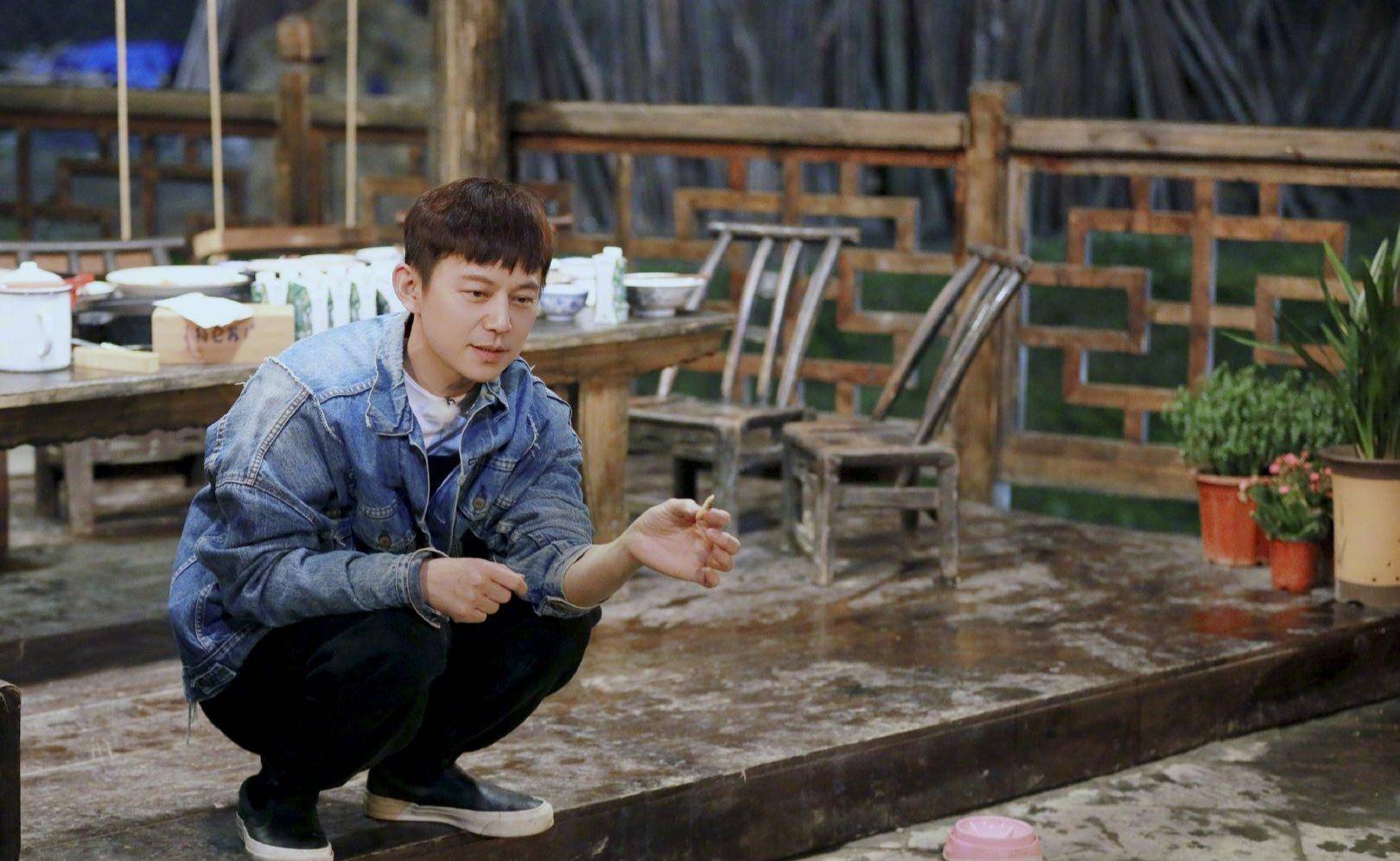 黄磊变伙夫太无奈？何炅高情商难挽狂澜，《向往》为何口碑变差