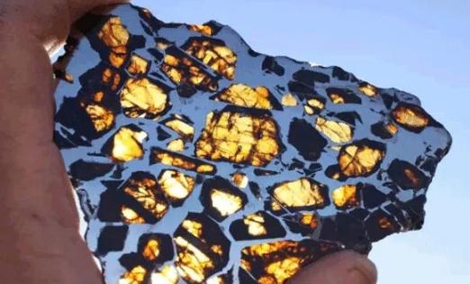 宝石级陨石—橄榄陨石收藏鉴赏