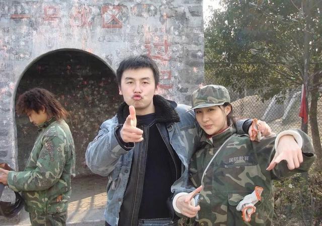 佟丽娅雷佳音共喝一瓶水，你能接受伴侣这样吗
