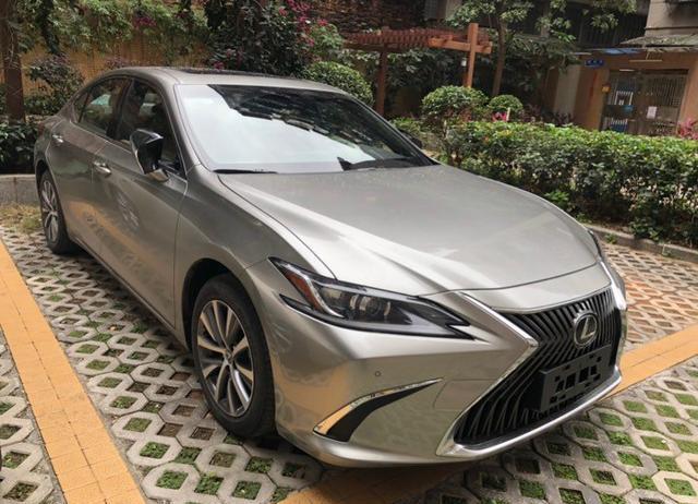 喜提新雷克萨斯ES260,落地31.5万,油耗最低4.5L要逆天了