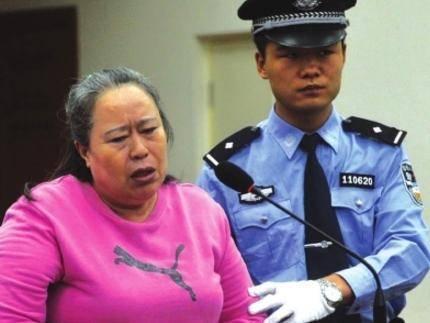高铁一姐只识百字却成亿万富豪，被罚25亿最后地产今8折拍卖