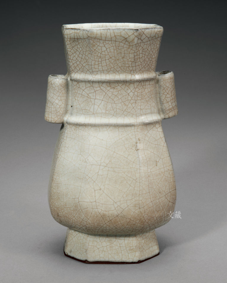 南宋 哥窑灰青釉贯耳八方穿带扁壶 故宫博物院藏