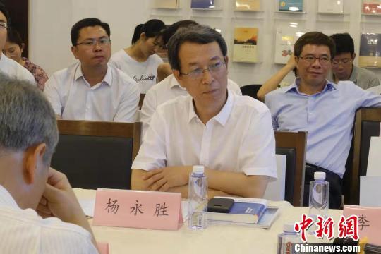 《全球竞争力培育》首发 期待中国企业高质量"走出去"