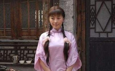 《昨天的云》：王鼎钧，中产阶级标准，天棚石榴树，肥狗胖丫头