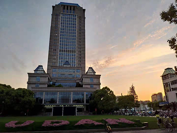 站在人生新起点,大学应届毕业生七八月的忙碌与关注 sunbet娱乐国际