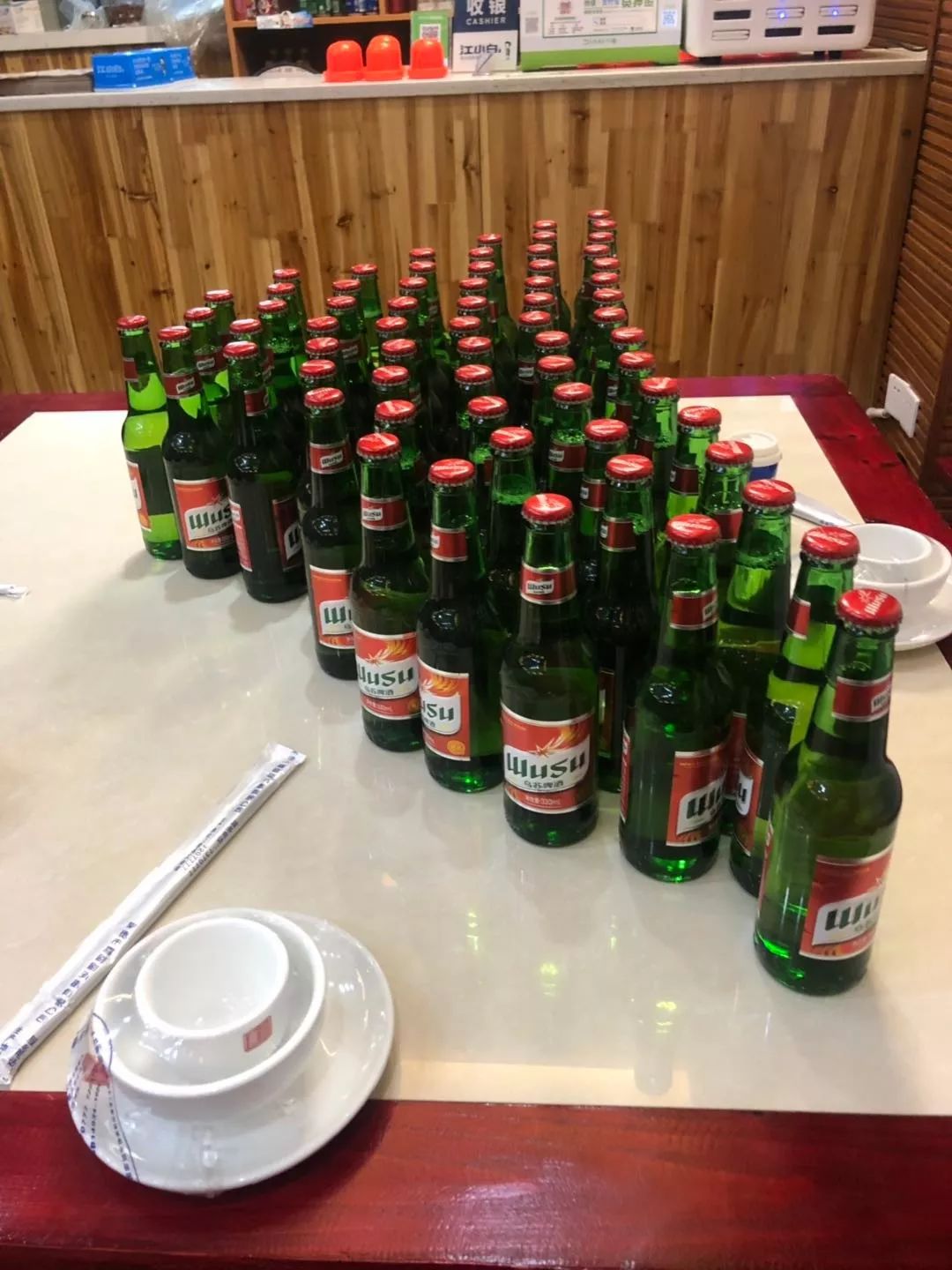 29.9元=卤虾两斤 两份凉菜 66瓶乌苏啤酒(可