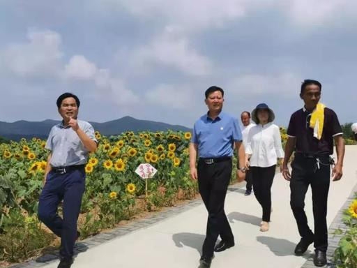 调研结束后,黄永林先生一行来到泗店乡机关,了解干部职工生活情况