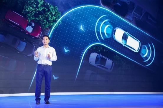 李彦宏在《人民日报》谈AI，“全局思维”亮了