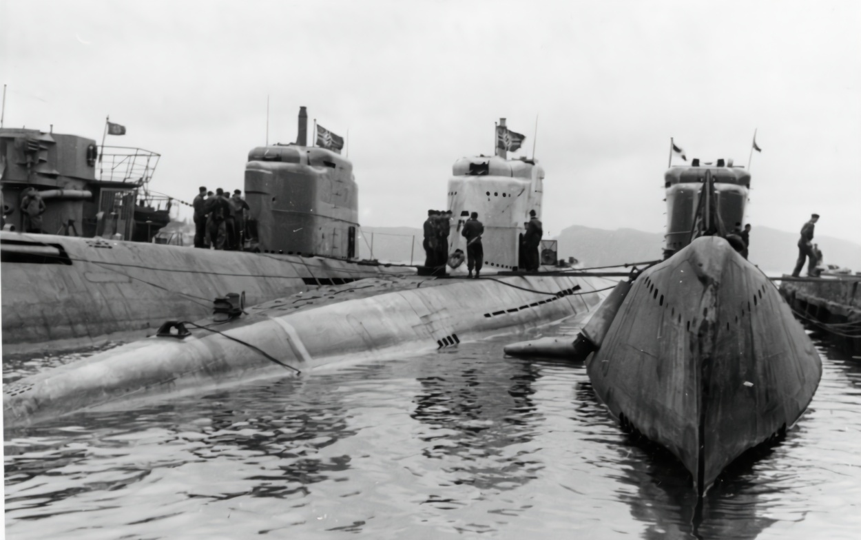 二战期间日本海军潜艇艇员的操作和生活视频素材,历史军事视频素材下载,高清1920X1080视频素材下载,凌点视频素材网,编号:462947