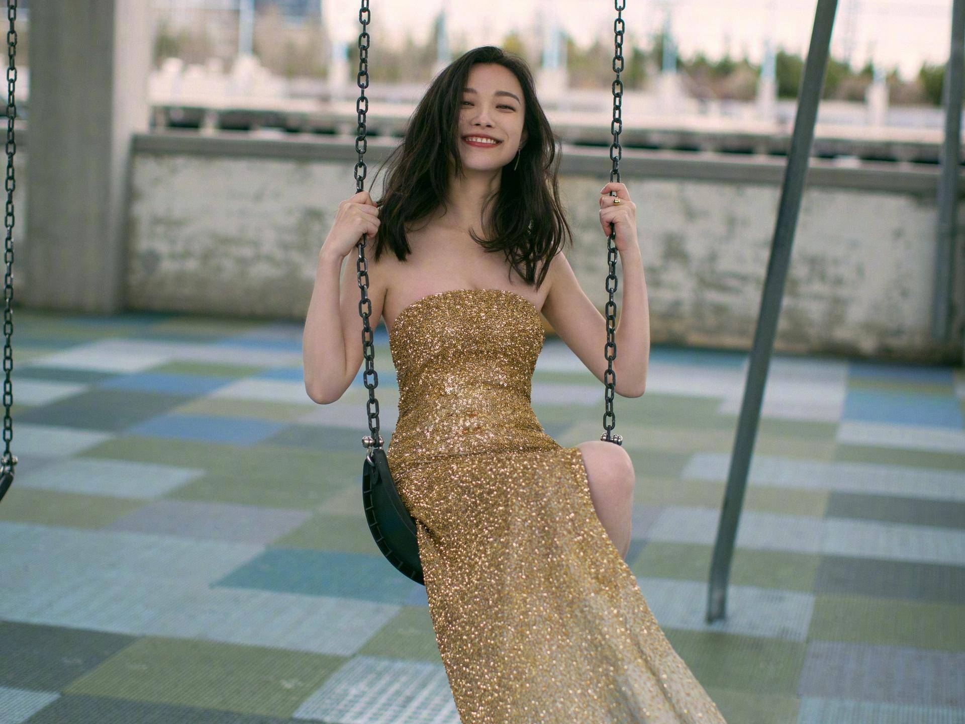 倪妮新剧口碑逆袭，出演话剧沉淀演技，钟楚曦街拍刷屏化身流量？