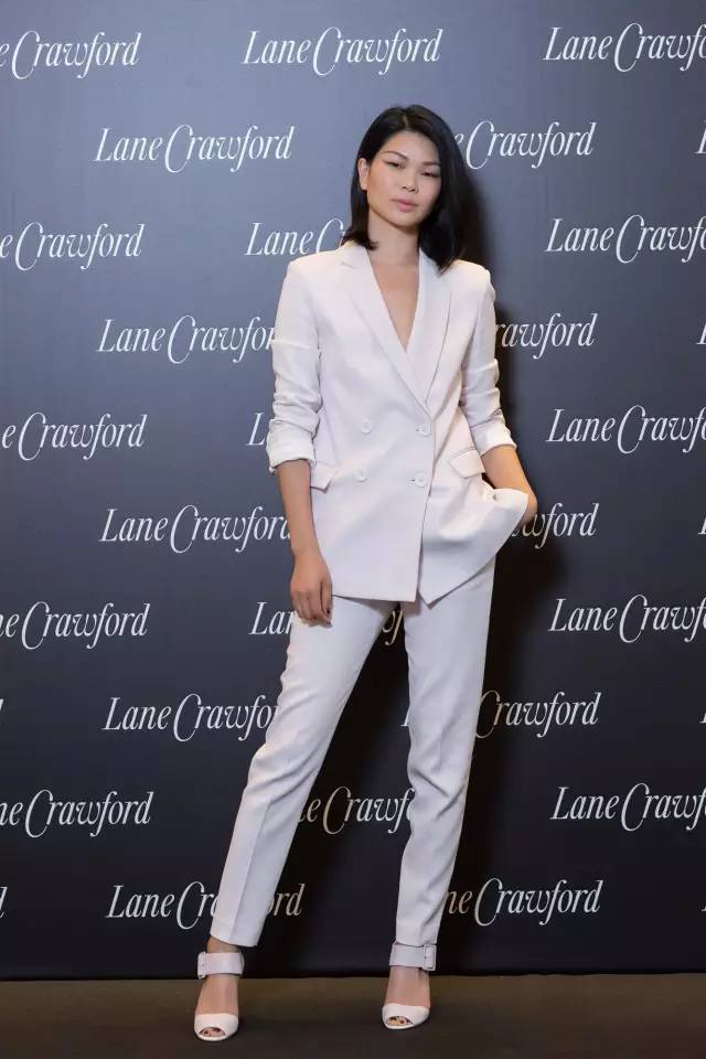 她是“第一丑模”，却成为中国首位国际超模