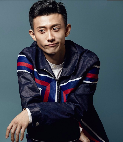 山哥终于实现梦想:坐电梯被粉丝们围堵,一脸无奈太搞笑! 博e百娱