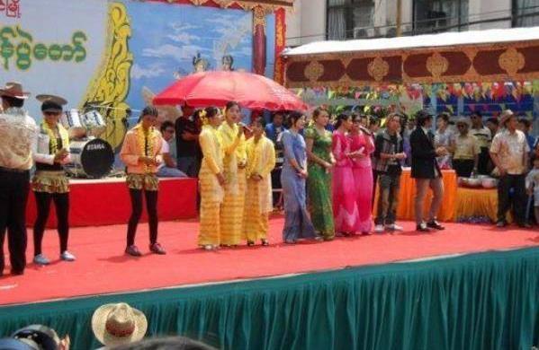 缅甸果敢老街美女:满大街的美女让你眼花缭乱