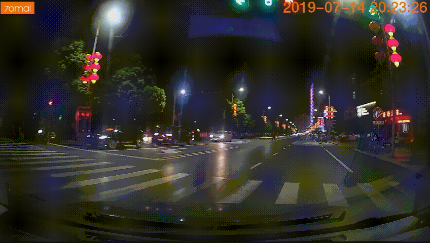 但是在夜晚对于高光抑制的处理没有很到位,也算是一个美中不