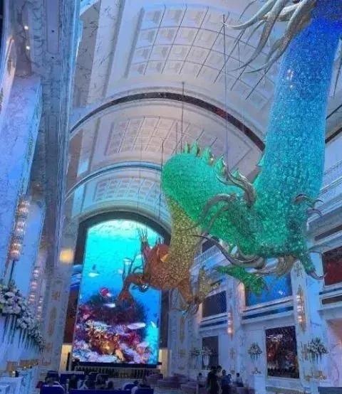 生再多也进不了豪门，她的爱情被全世界看笑话…