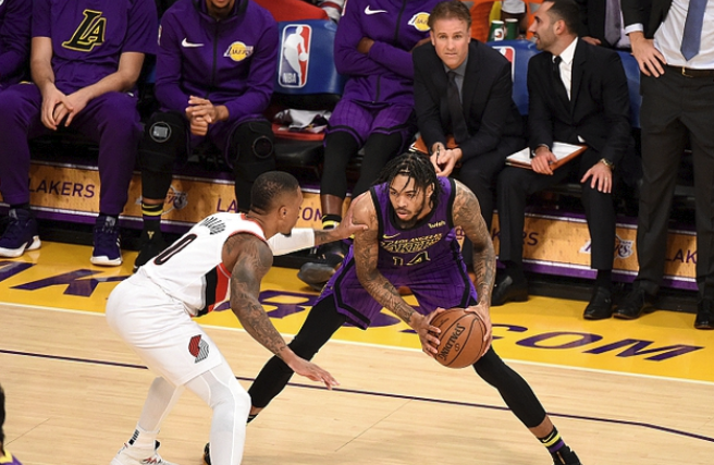 英格拉姆：隆多一直在坚持比赛，他很在意球队