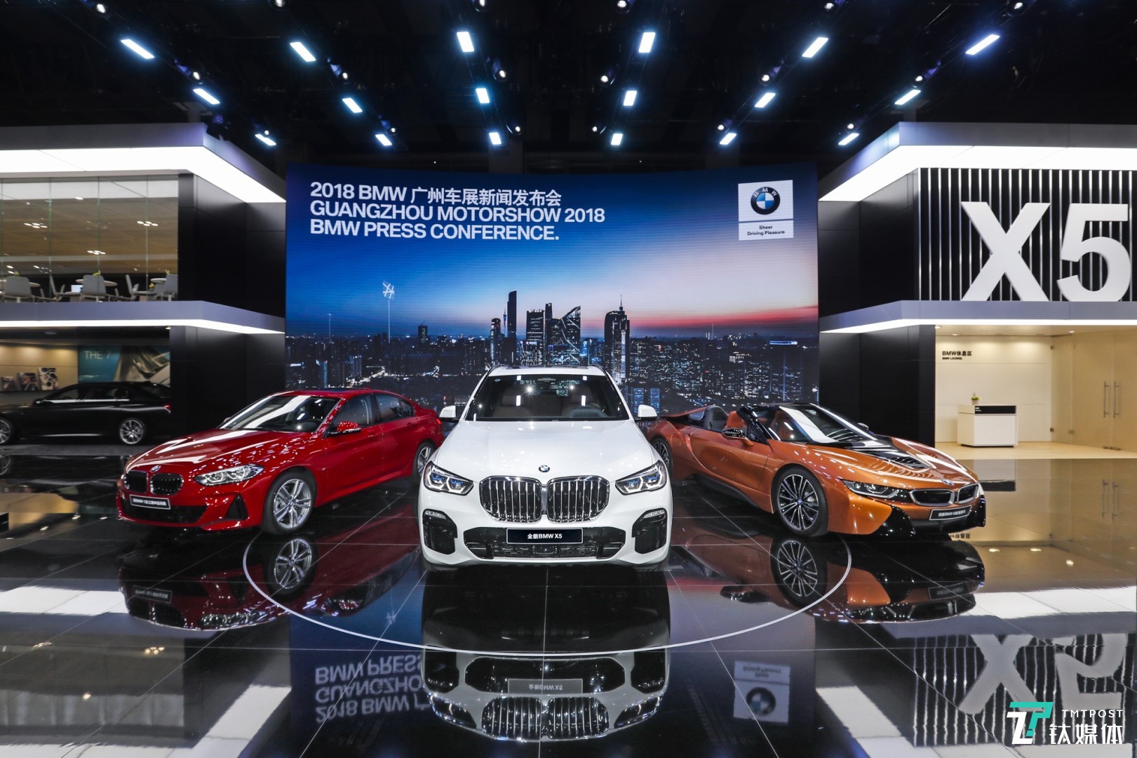 全新BMW X5亚洲首发，“X家族”全员集体亮相 | 一线车讯