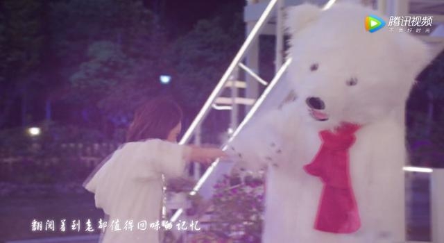 壁咚、摸头杀算啥？赵丽颖新剧竟然开启了仰卧起坐接吻模式！