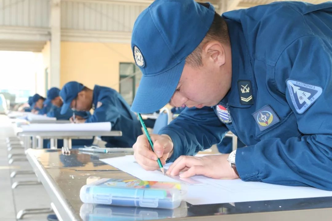 大国之翼下,看战鹰主治医师们如何秀十八般武