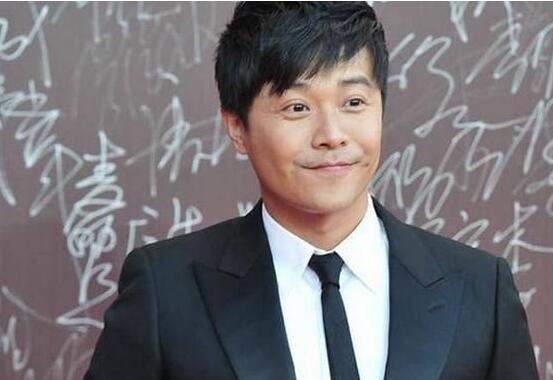 王宝强离婚，陈思诚直接借他300万，网友都跑去给他留言太好笑！