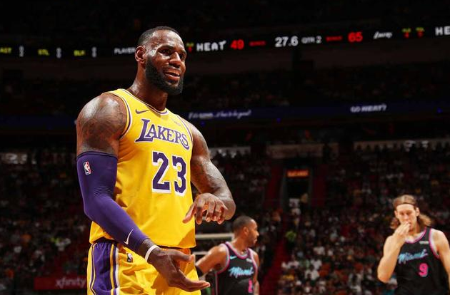 [视频]首节19分！勒布朗-詹姆斯对热火砍51+8+3集锦