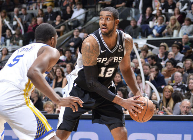 内线霸主！阿尔德里奇砍下24分17篮板