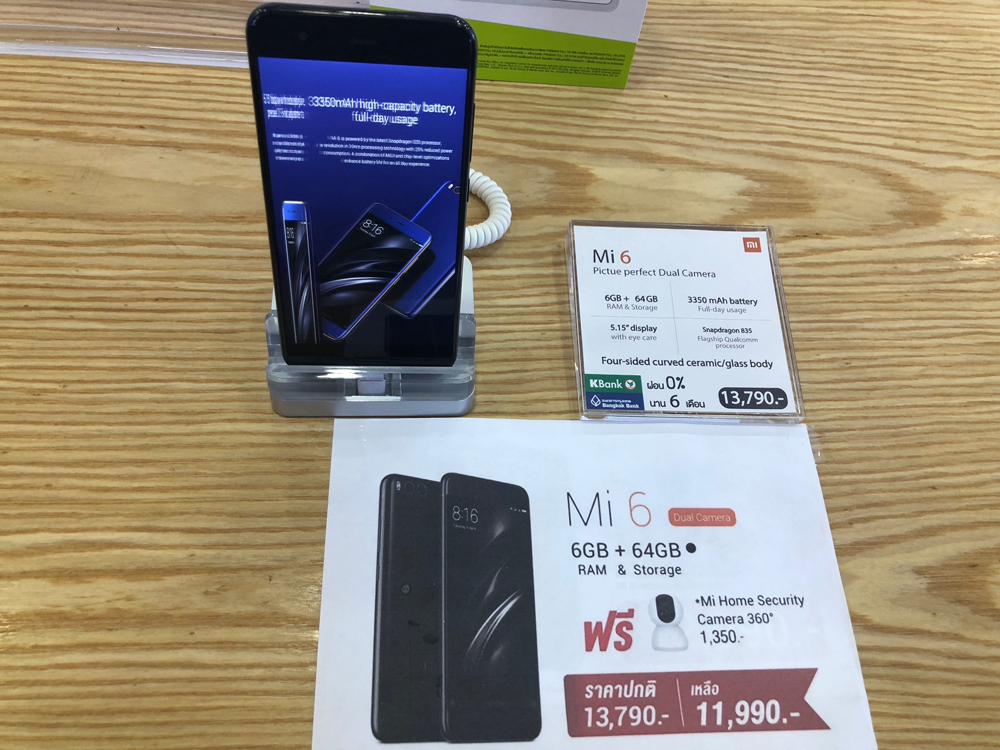 （图为曼谷Mi6的64GB版本，折合人民币为2900多元（附送米家摄像头）