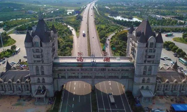 中国最奢华高速服务区!犹如魔幻城堡,堪比5a级风景区!