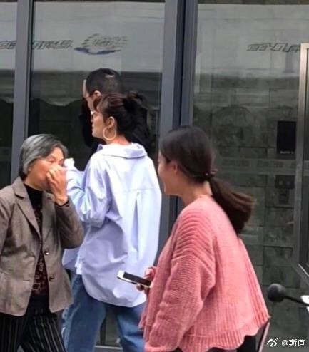 张雨绮“刀砍”袁巴元离婚后被曝复合，网友：新时代女性不这样