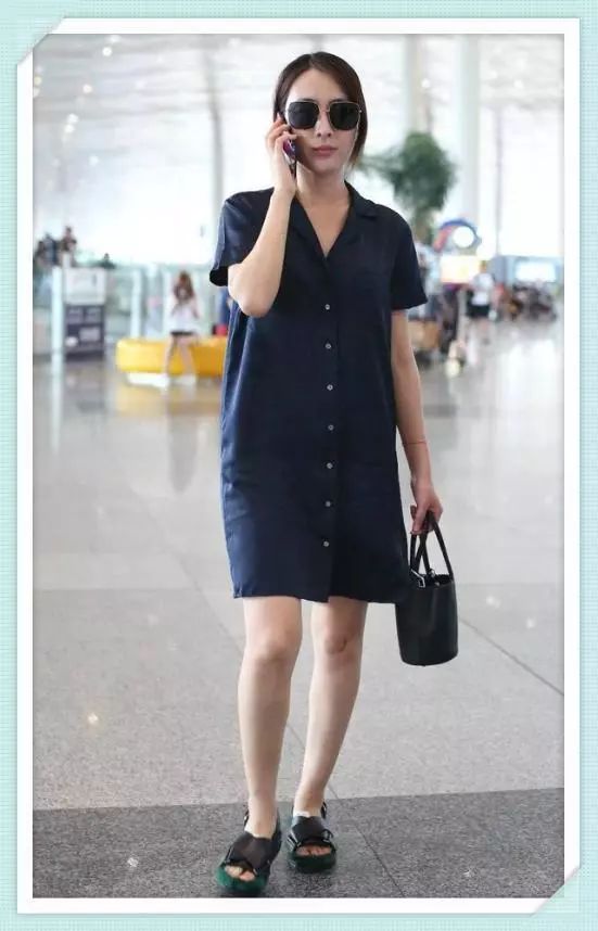 马苏真豪放,浑身上下就穿一件睡衣走机场,网友