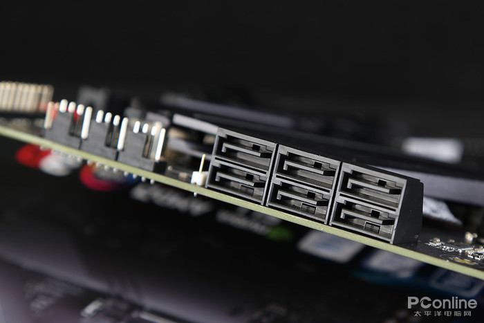 华硕ROG STRIX Z390-E GAMING主板评测：极致电竞 炫光图腾