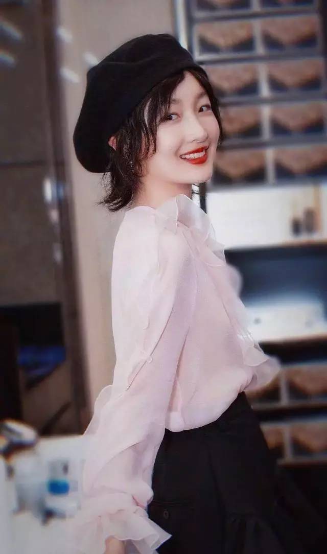 江疏影模仿高圆圆成新一代街拍女王，颧弓宽度也要赶超整前的她？