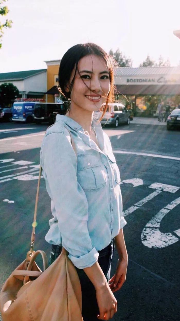 江疏影模仿高圆圆成新一代街拍女王，颧弓宽度也要赶超整前的她？