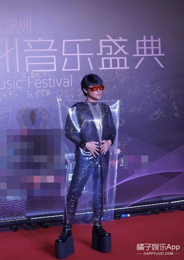陈志朋这次是直接披了个塑料袋就去走秀了？