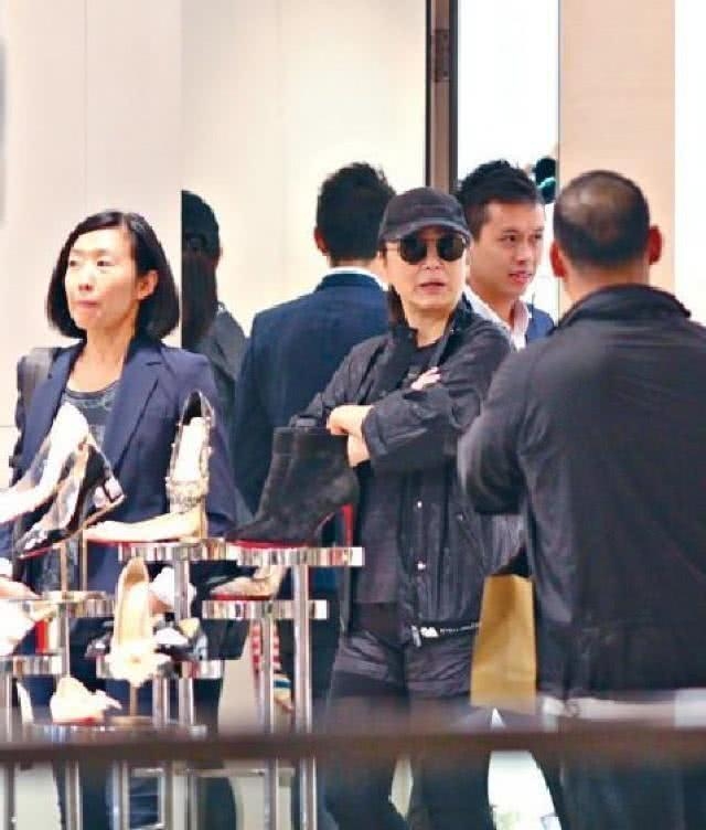 林青霞豁达懒理婚变谣言，竟由富商丈夫前妻张天爱代为澄清